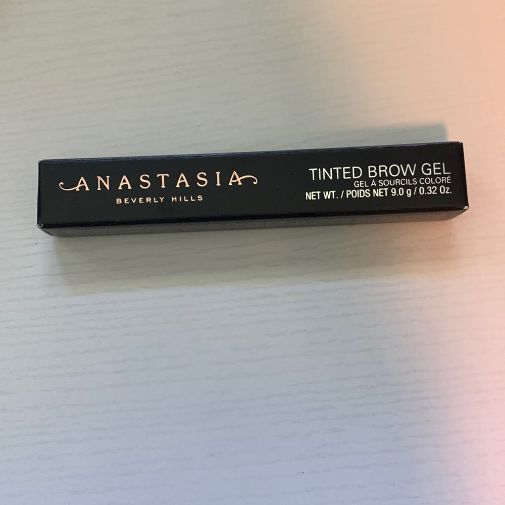 Brand new Anastasia Beverly Hills tinted brow gel in Auburn